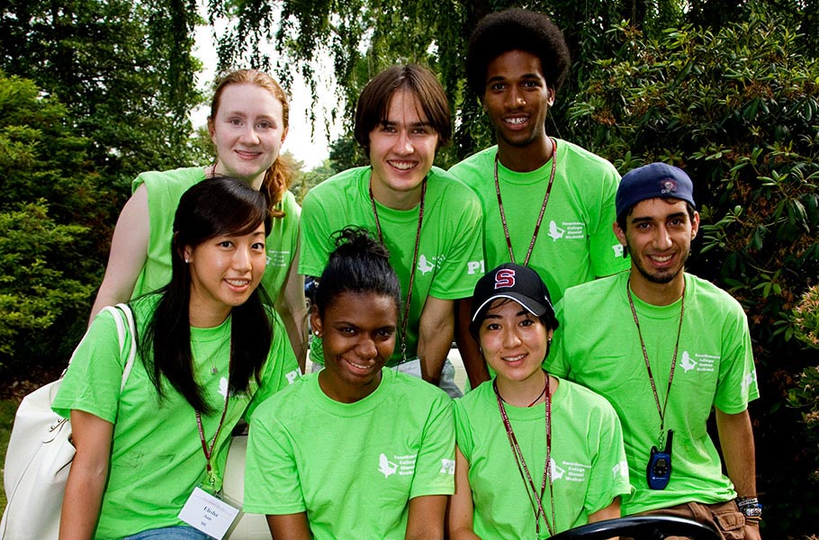 Serve as a class valet or drive a golf cart during Alumni Weekend.